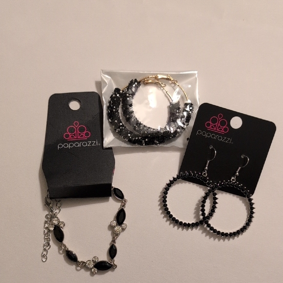paparazzi Jewelry - Paparazzi Bracelet And 2 Hoop Earring Lot